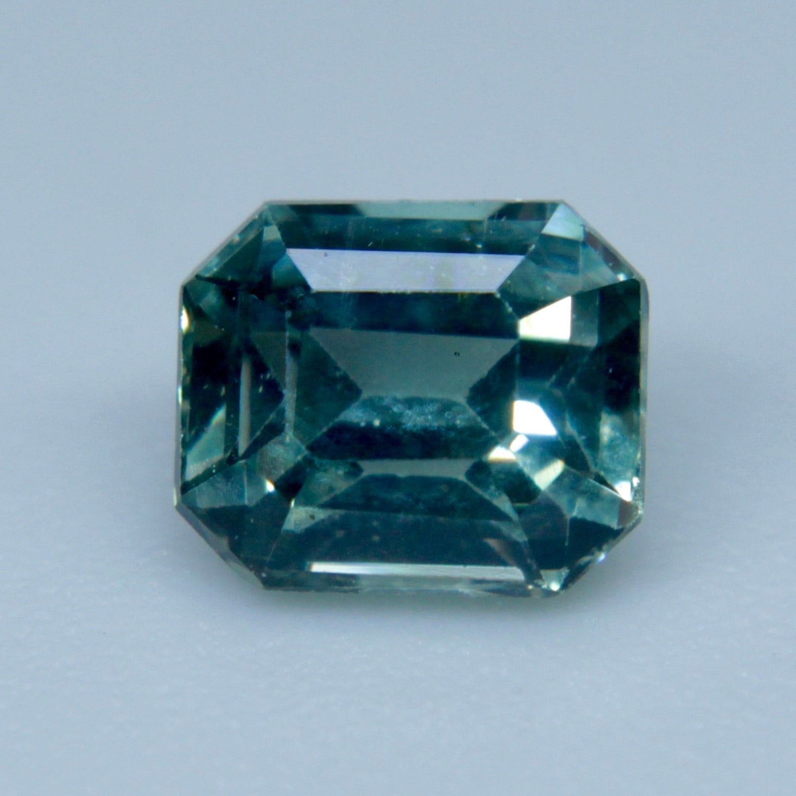 Natural Green Sapphire - Sapphirepal
