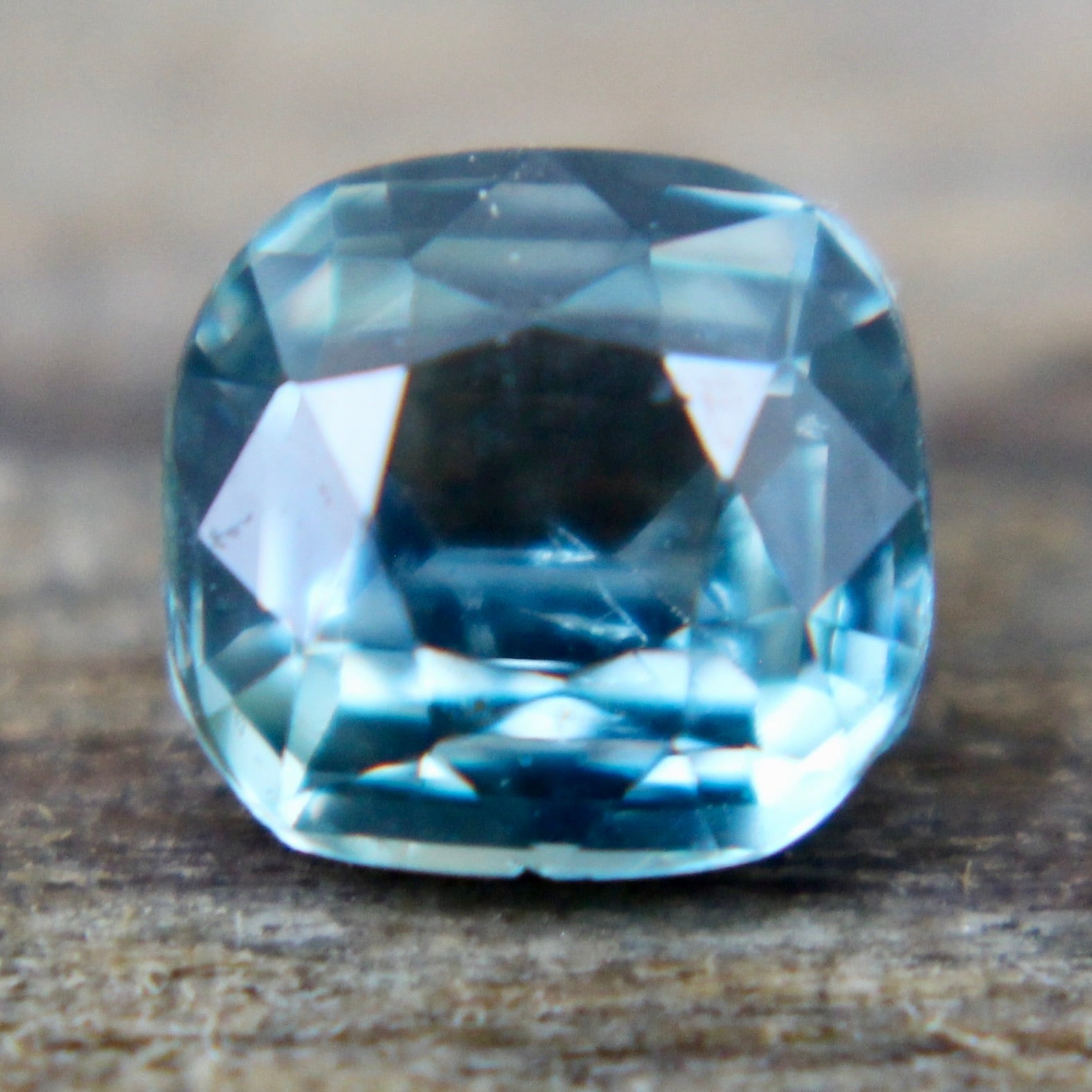 Natural Green Sapphire - Sapphirepal