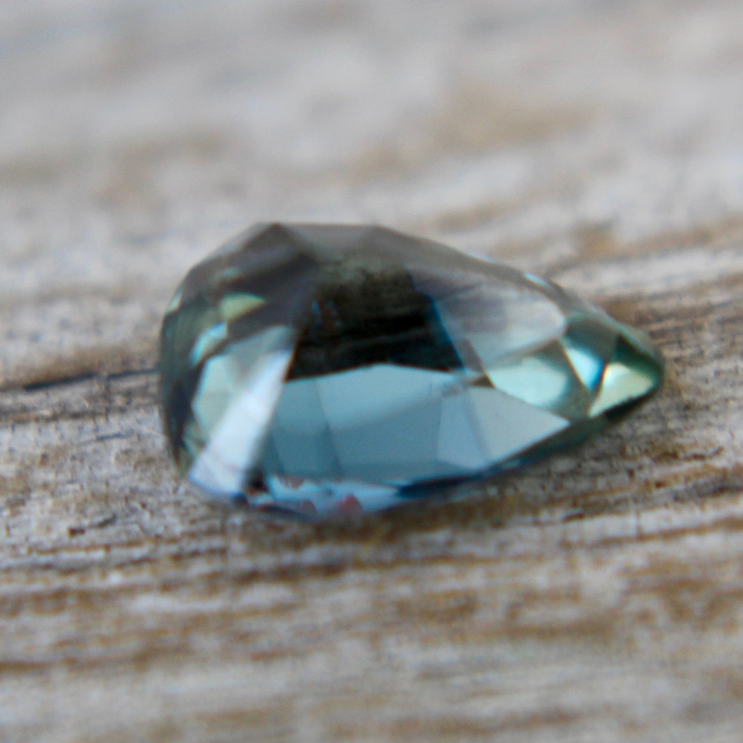 Natural Green Sapphire - Sapphirepal