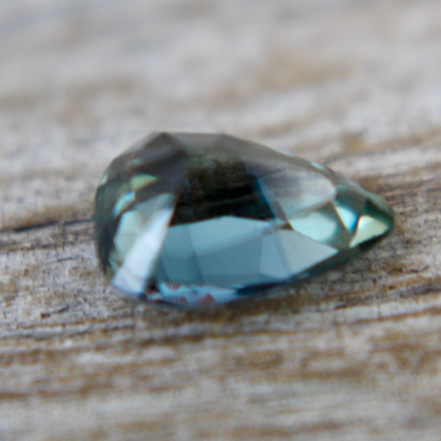 Natural Green Sapphire - Sapphirepal