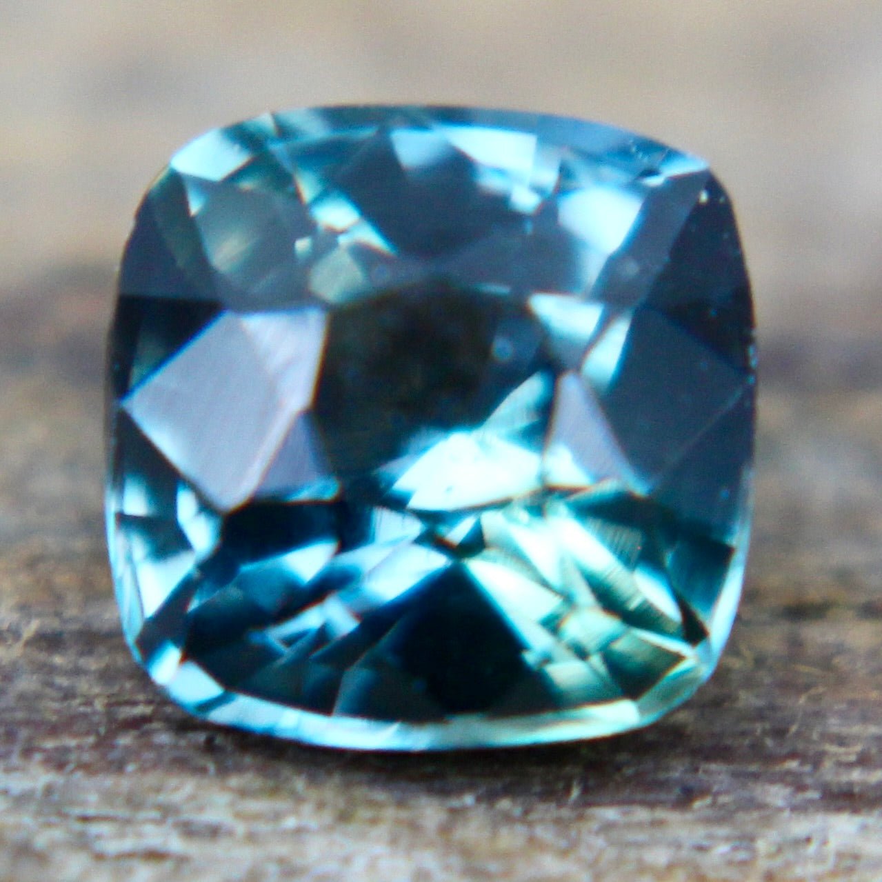 Natural Green Sapphire - Sapphirepal