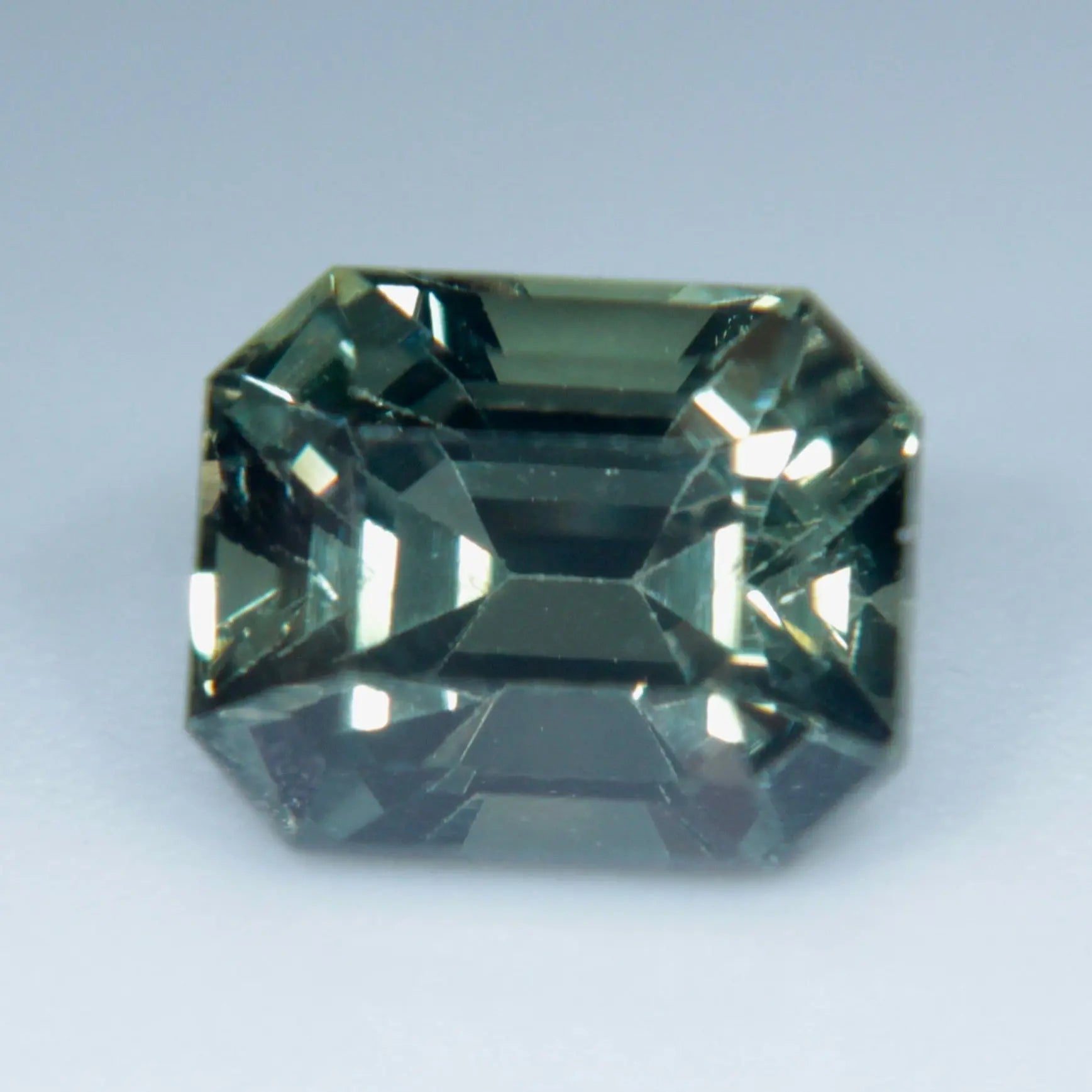 Natural Green Sapphire - Sapphirepal