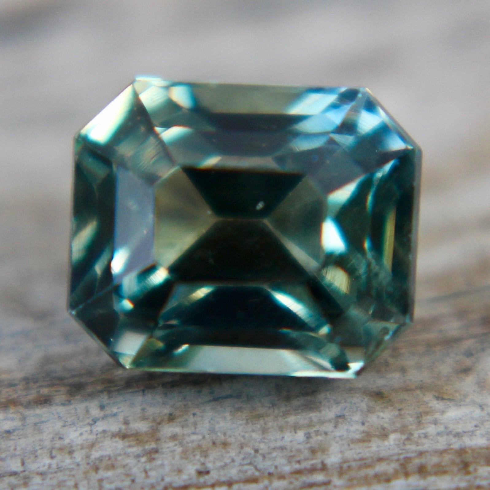Natural Green Sapphire - Sapphirepal