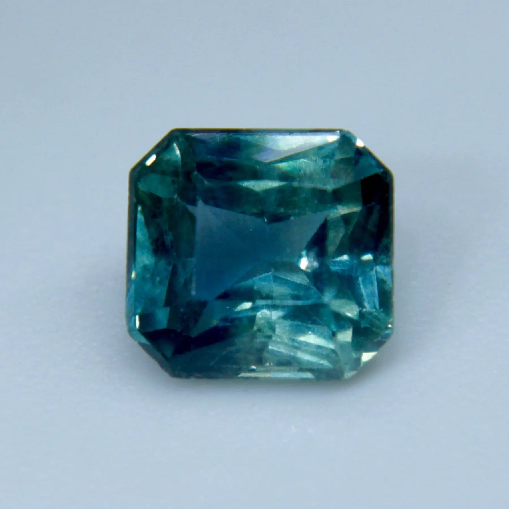 Natural Green Sapphire - Sapphirepal