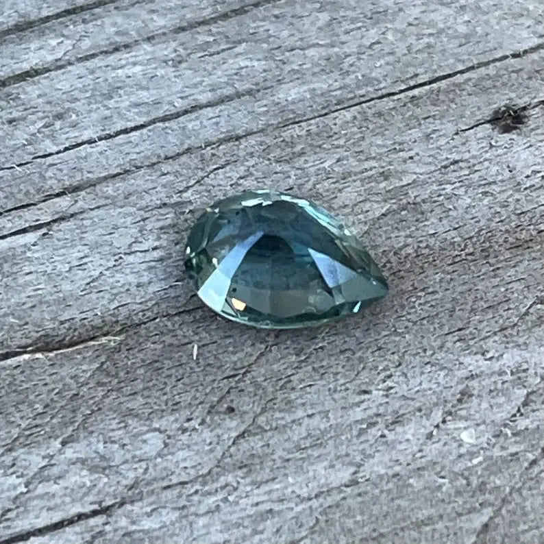 Natural Green Sapphire - Sapphirepal