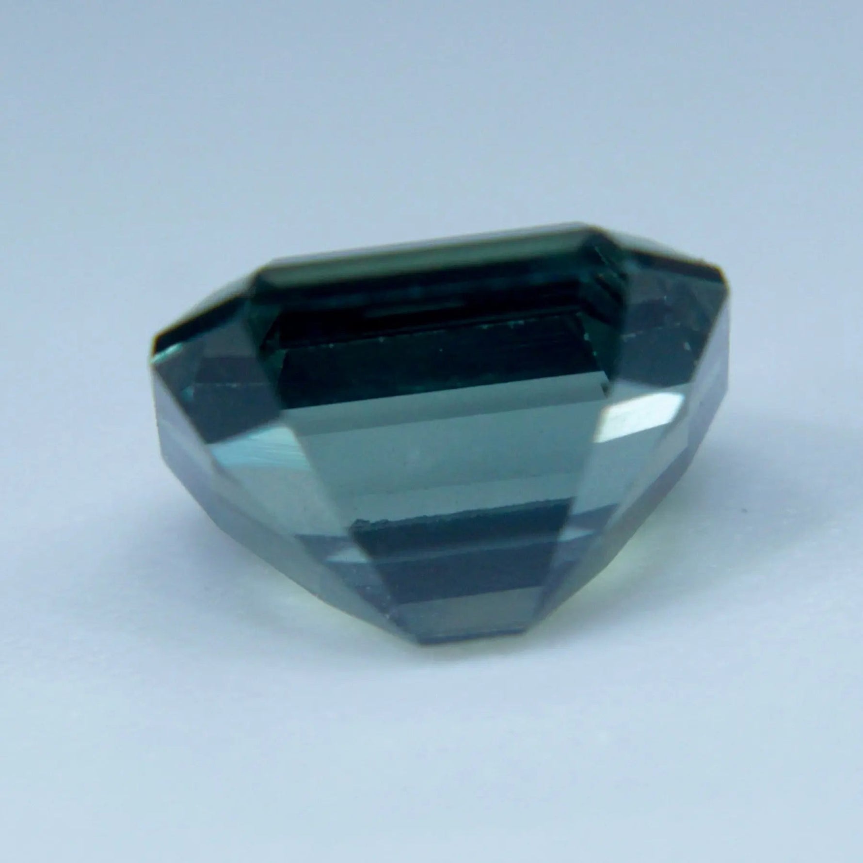 Natural Green Sapphire - Sapphirepal