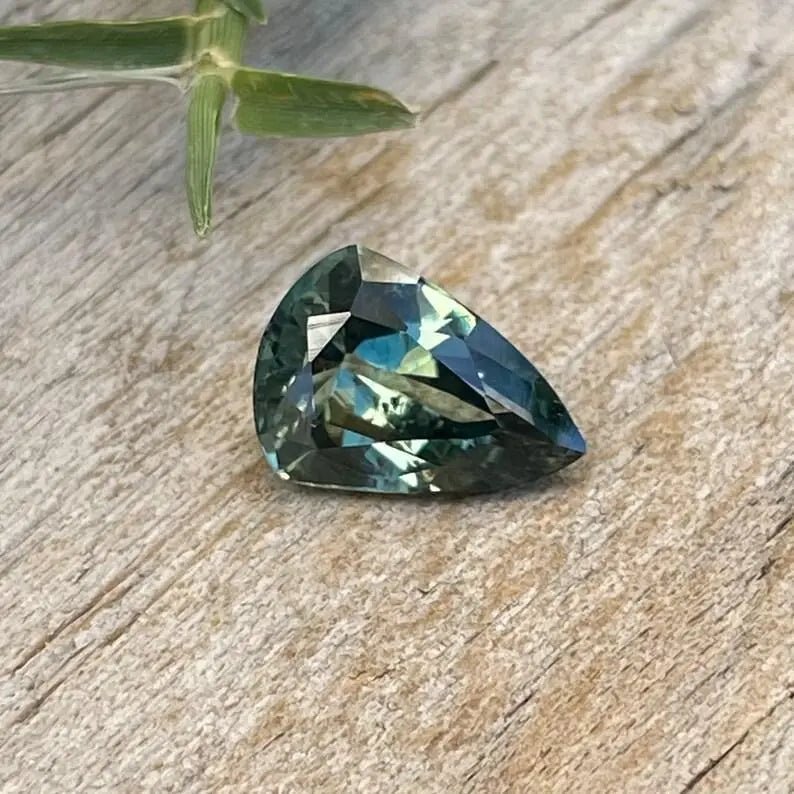 Natural Green Sapphire - Sapphirepal