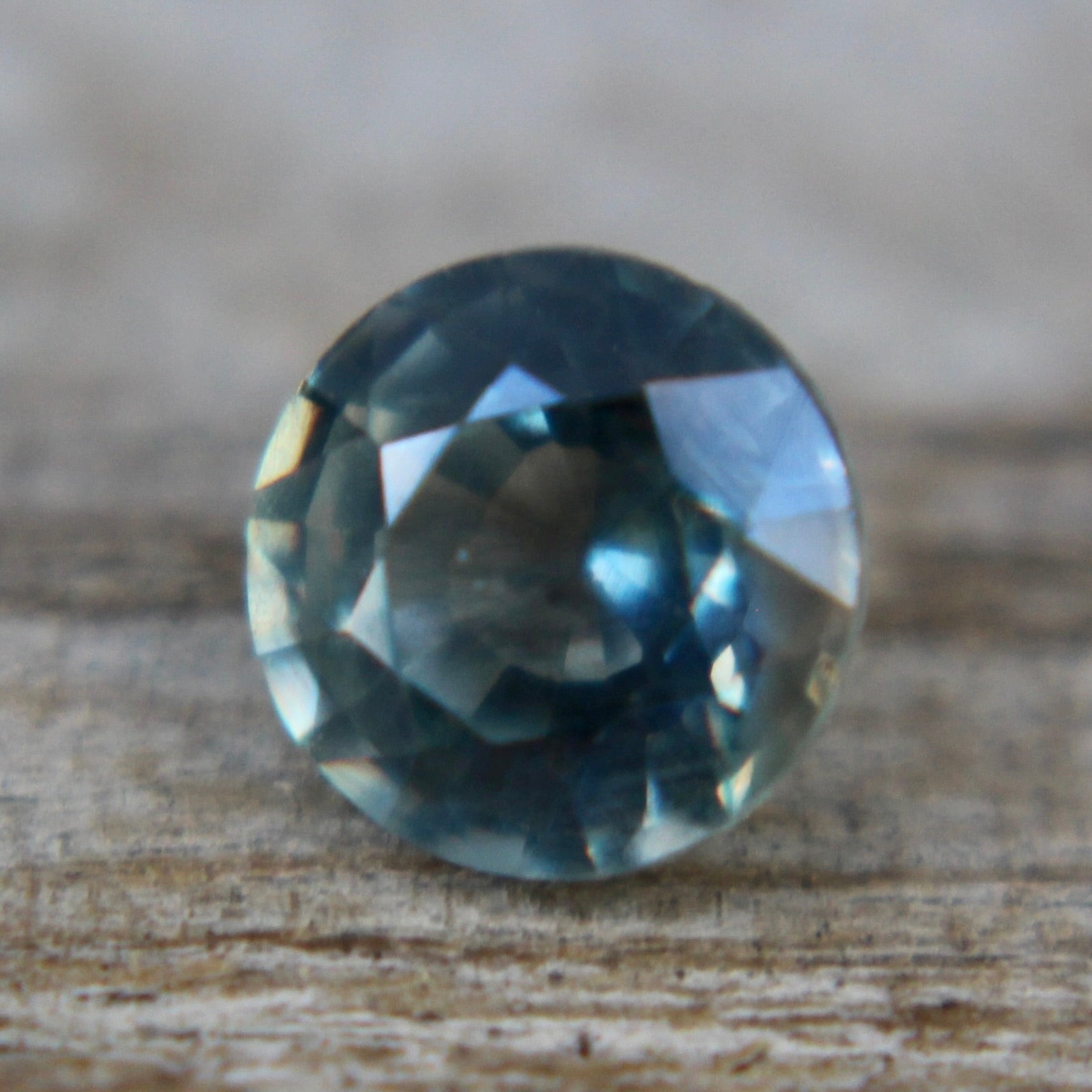 Natural green sapphire loose gemstone for custom jewelry and gifts