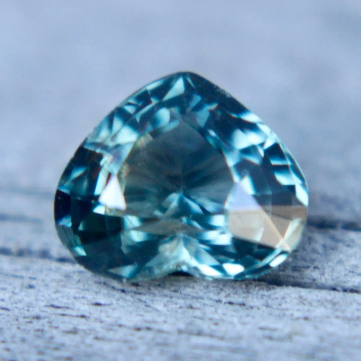 Natural Green Sapphire - Sapphirepal