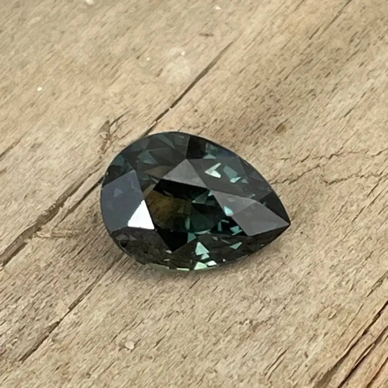 Natural Green Sapphire - Sapphirepal