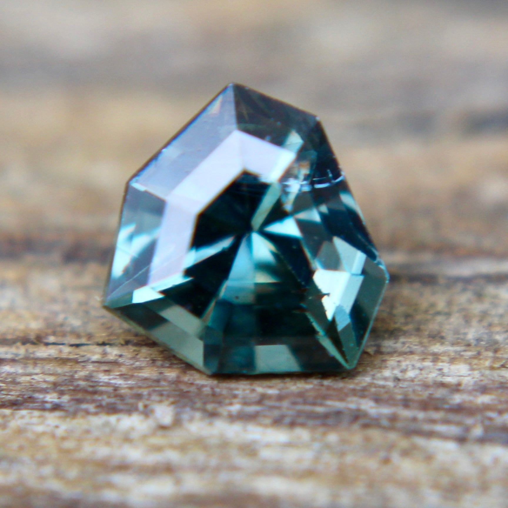 Natural Green Sapphire - Sapphirepal