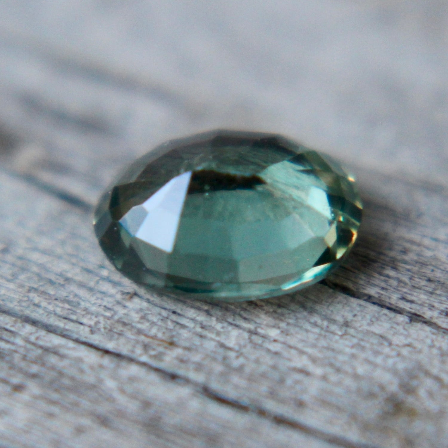Loose green sapphire 0.56 carat oval cut for fine jewelry or engagement ring