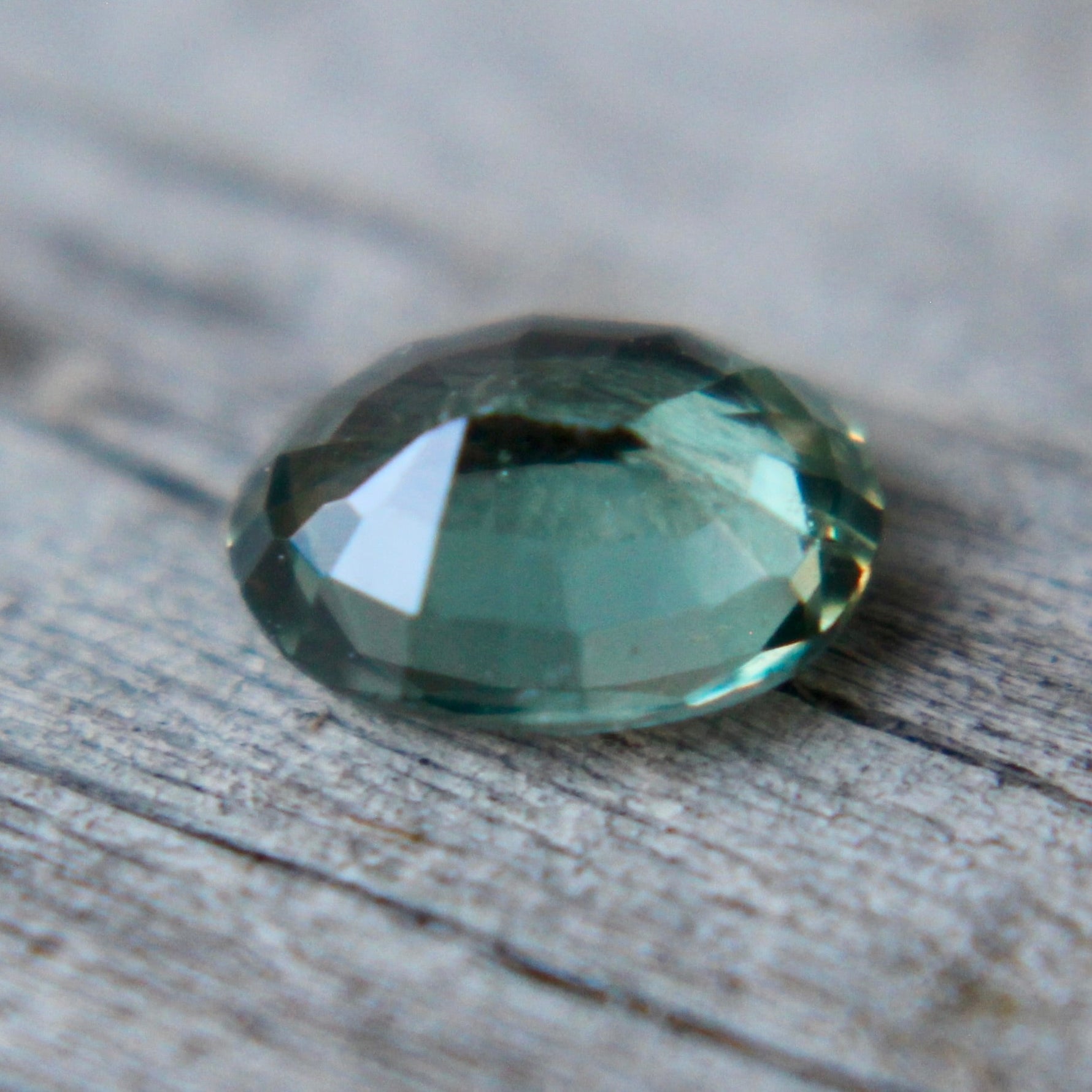 Loose green sapphire 0.56 carat oval cut for fine jewelry or engagement ring