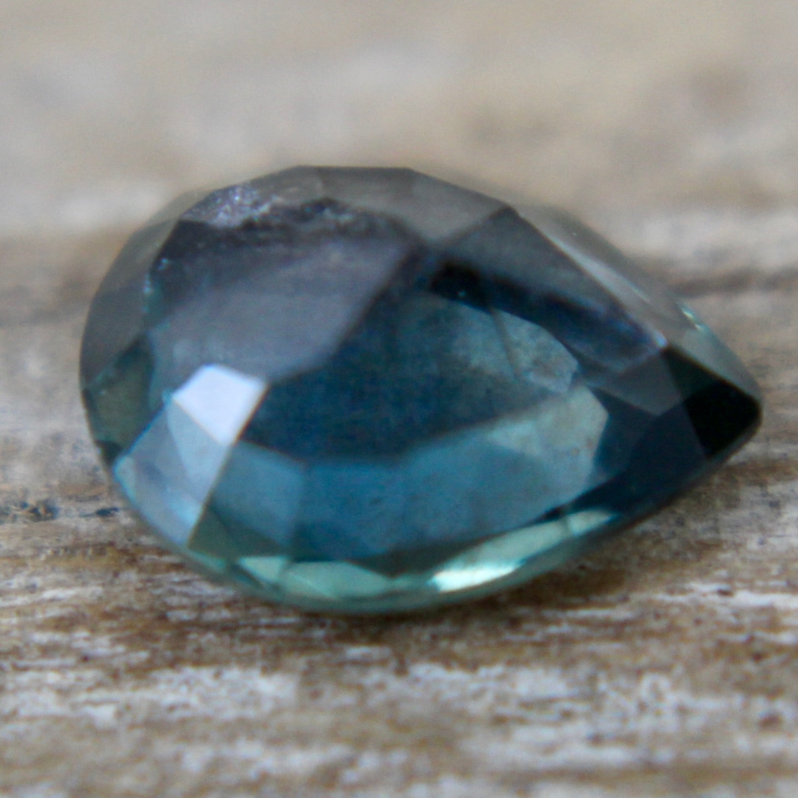Natural Green Sapphire - Sapphirepal