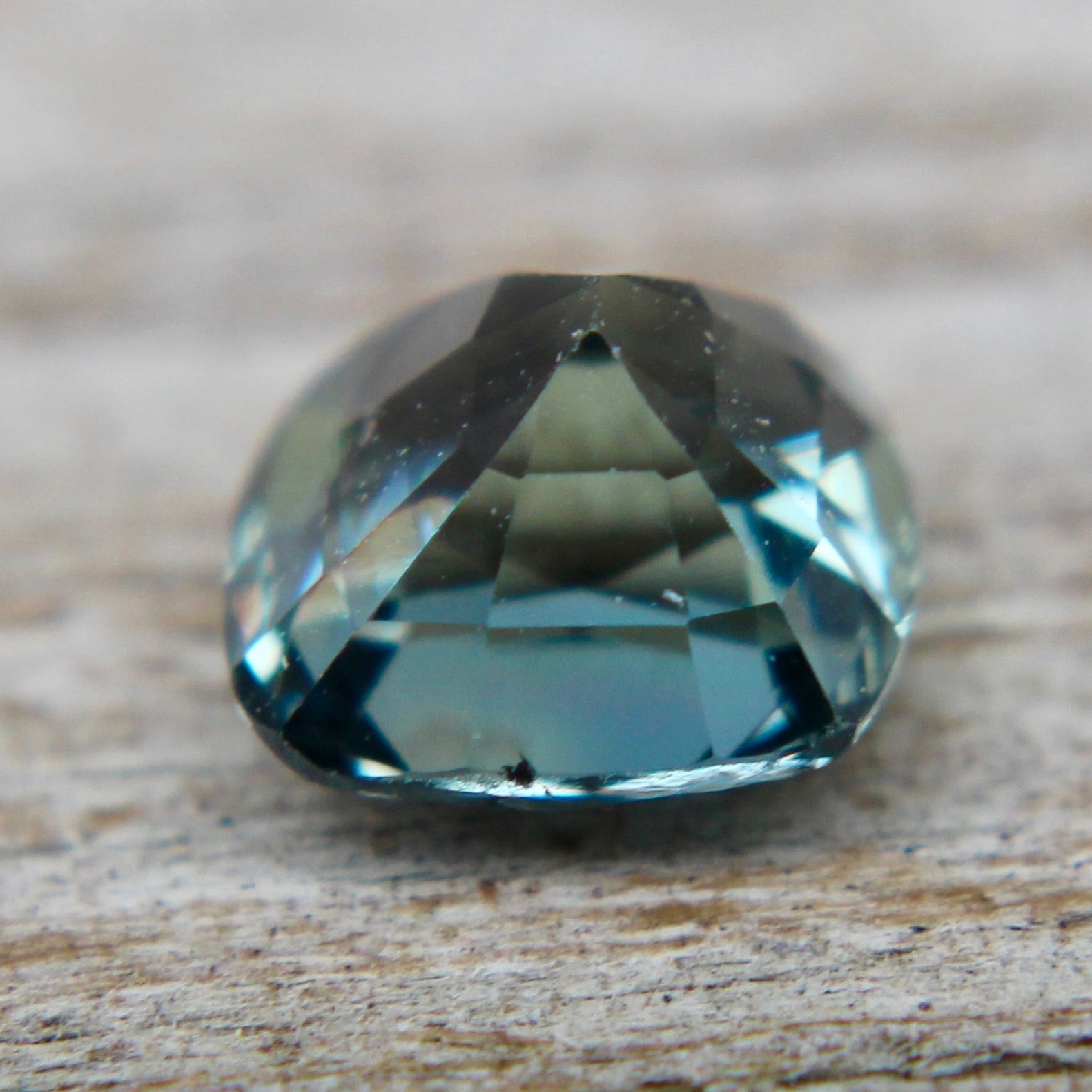 Natural Green Sapphire - Sapphirepal