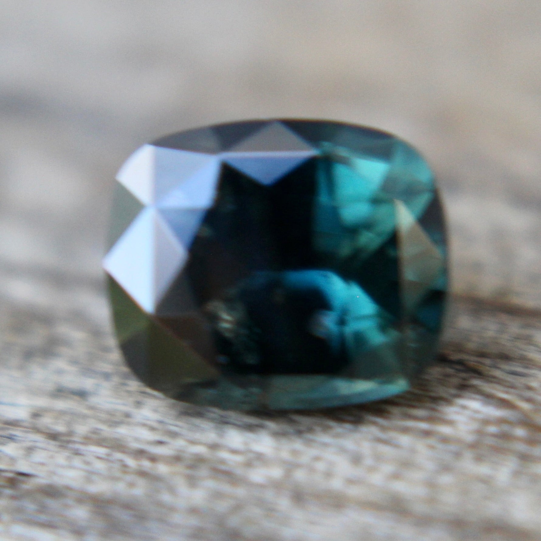 Natural Green Sapphire - Sapphirepal