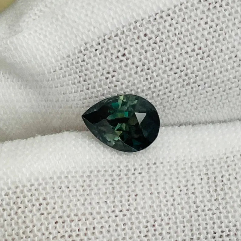 Natural Green Sapphire - Sapphirepal