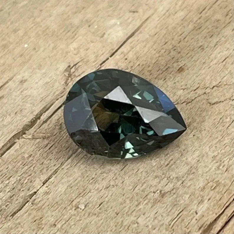 Natural Green Sapphire - Sapphirepal
