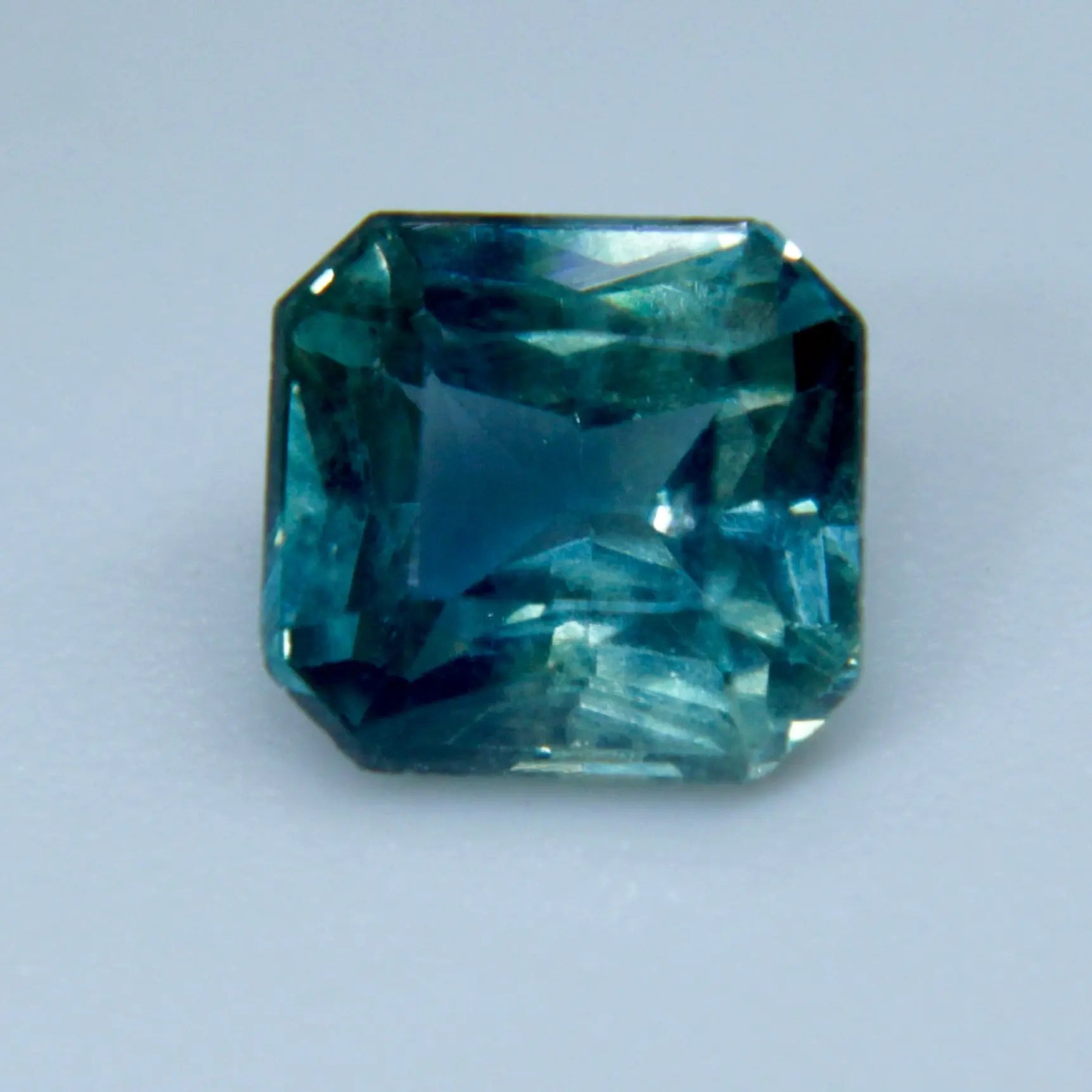 Natural Green Sapphire - Sapphirepal
