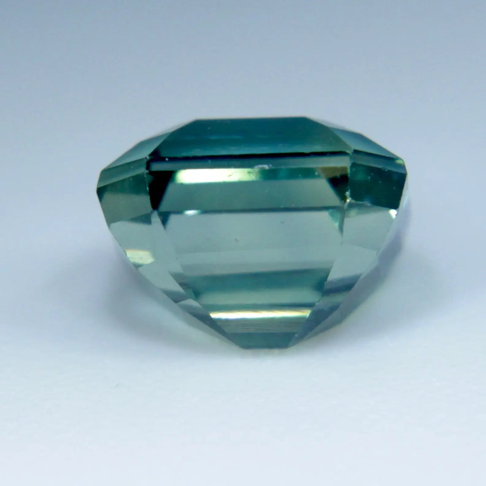 Natural Green Sapphire - Sapphirepal