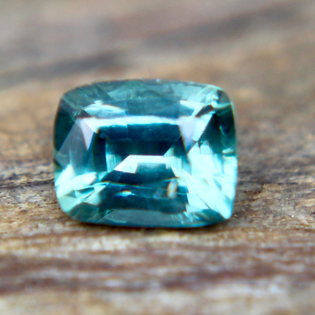 Natural Green Sapphire - Sapphirepal
