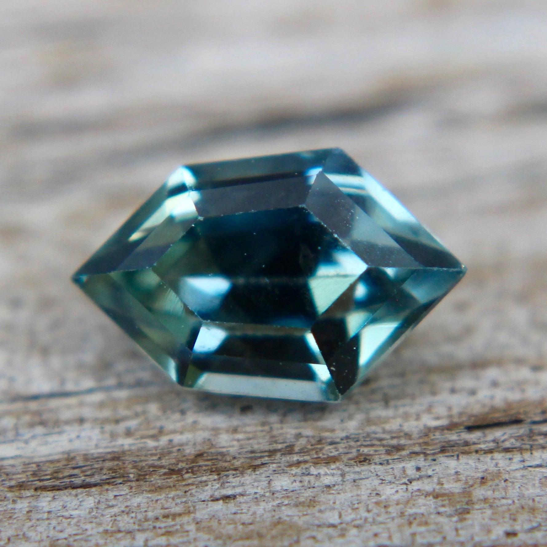 Natural Green Sapphire - Sapphirepal