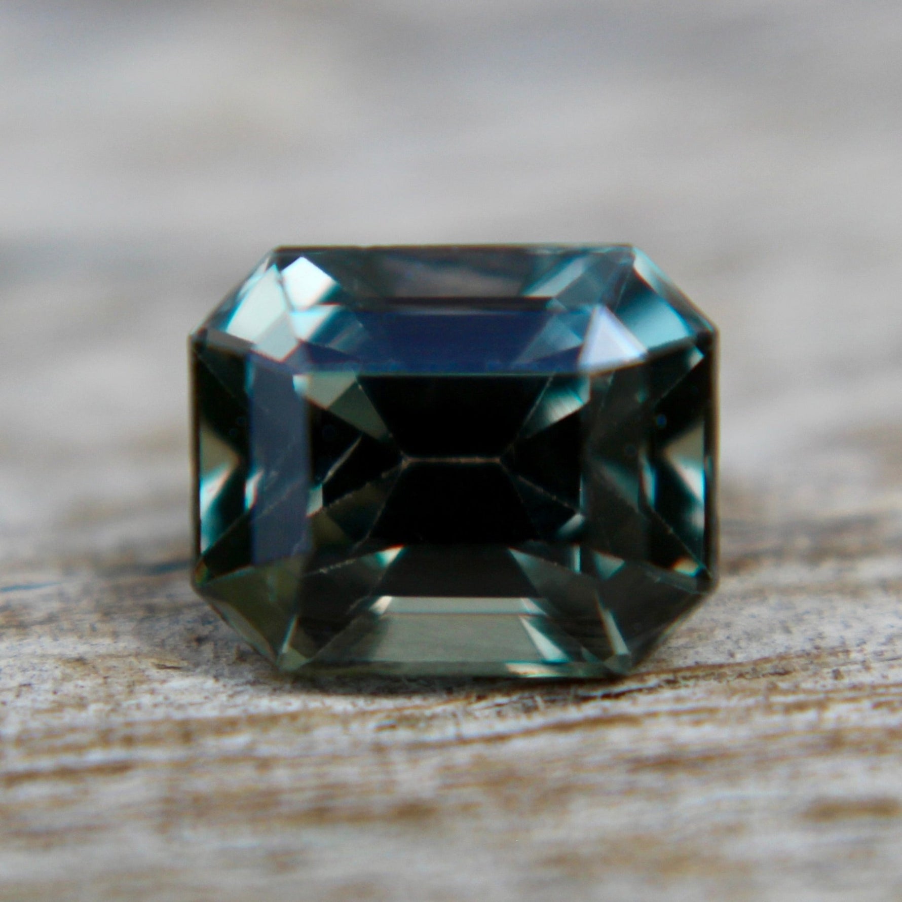 Natural Green Sapphire - Sapphirepal
