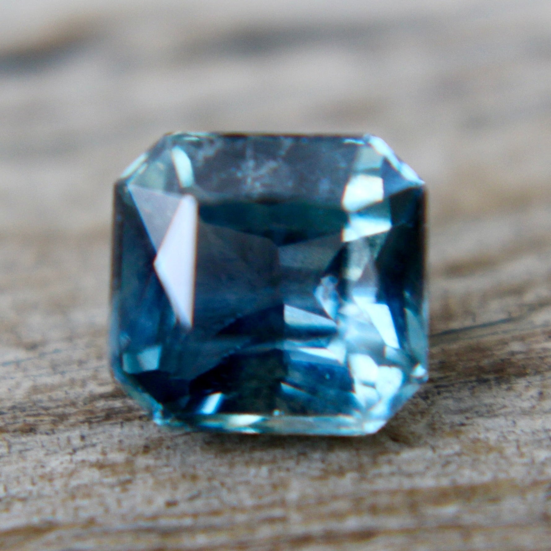 Natural Green Sapphire - Sapphirepal