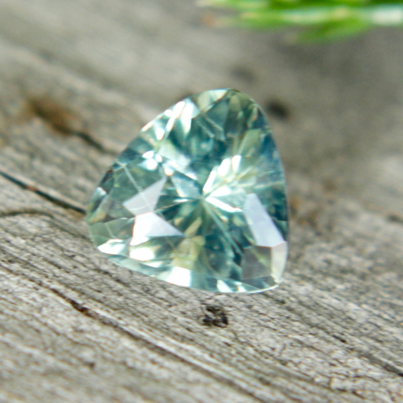 Natural Green Sapphire - Sapphirepal