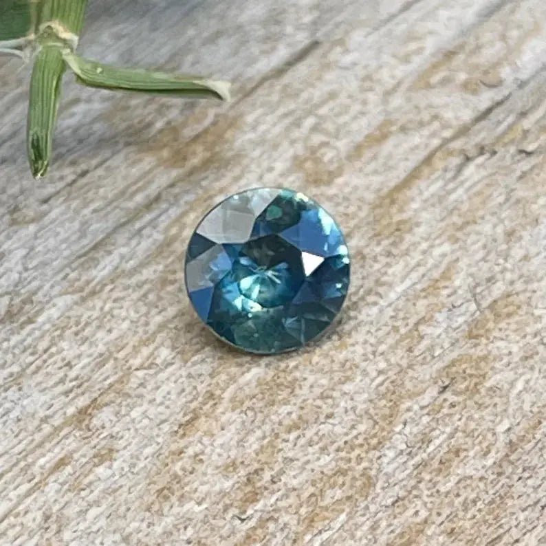 Natural Green Sapphire - Sapphirepal