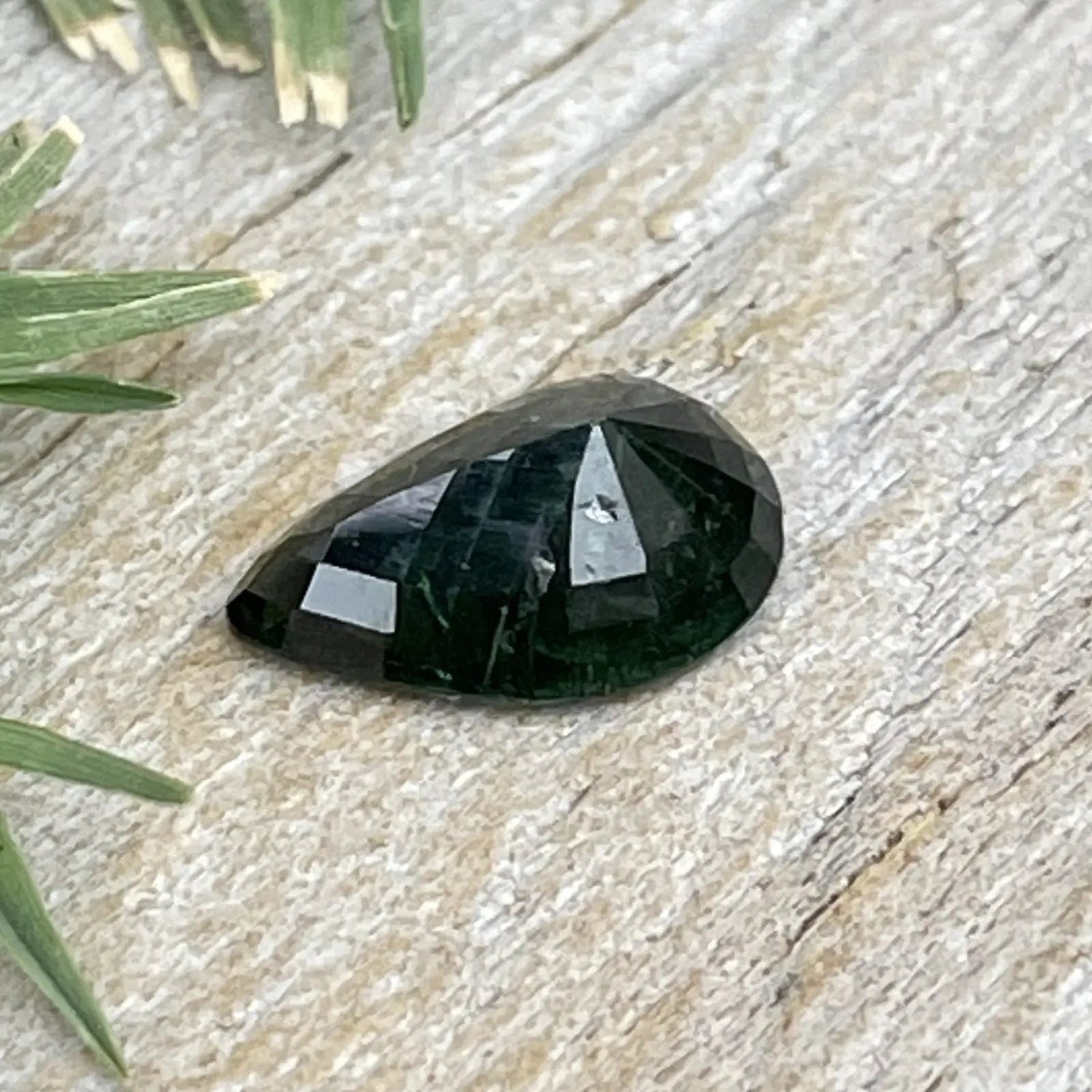 Natural Green Sapphire - Sapphirepal