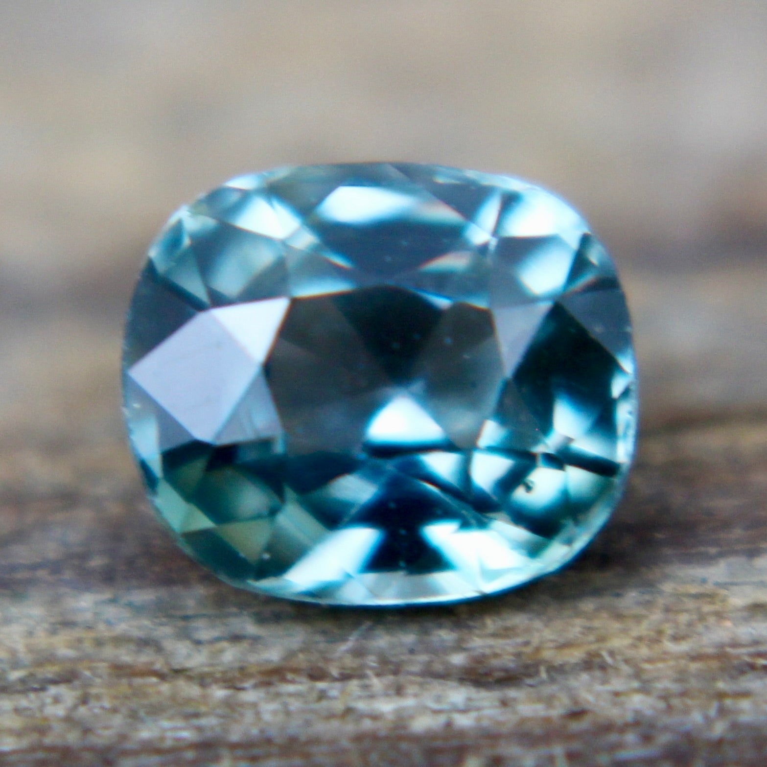 Natural Green Sapphire - Sapphirepal