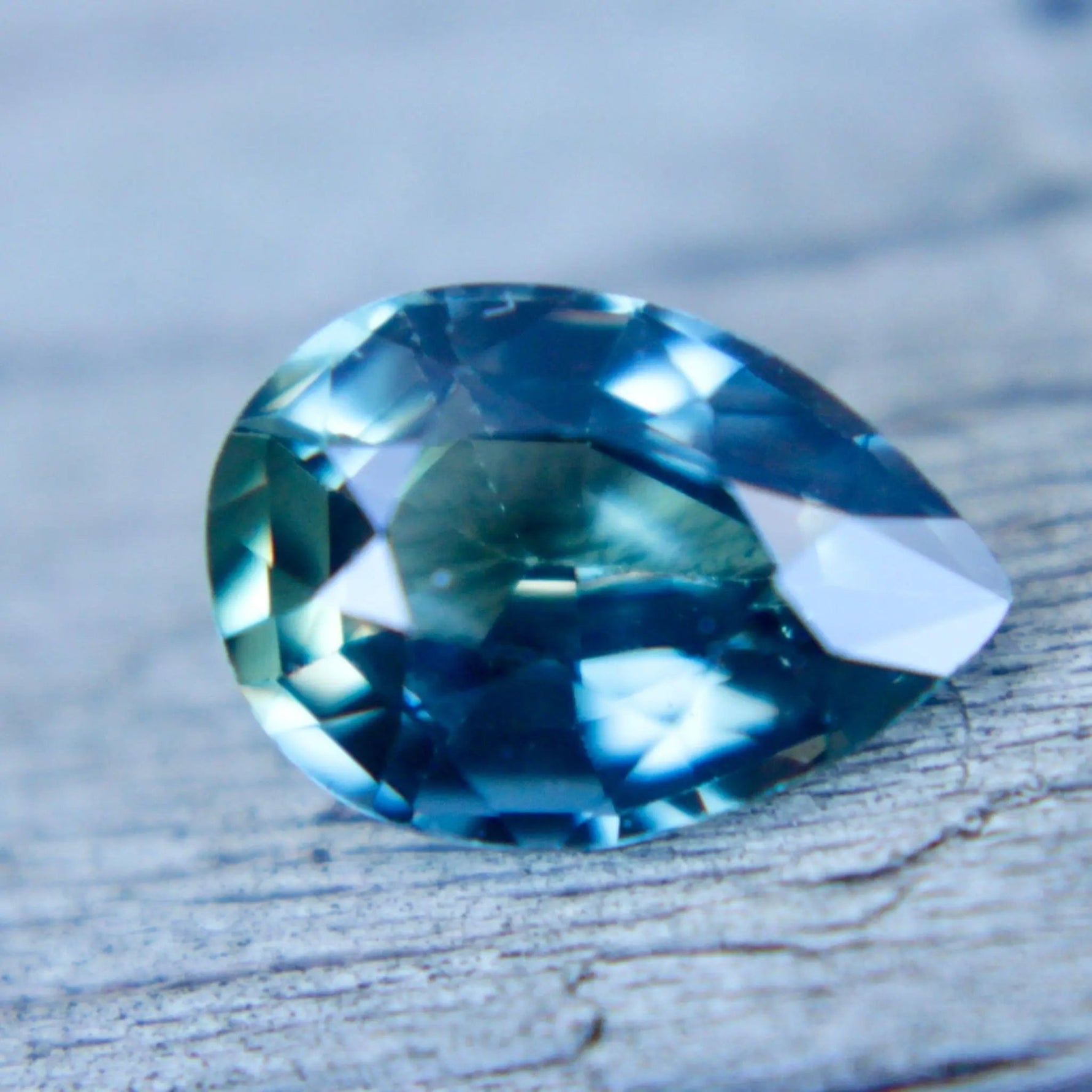 Natural Green Sapphire - Sapphirepal