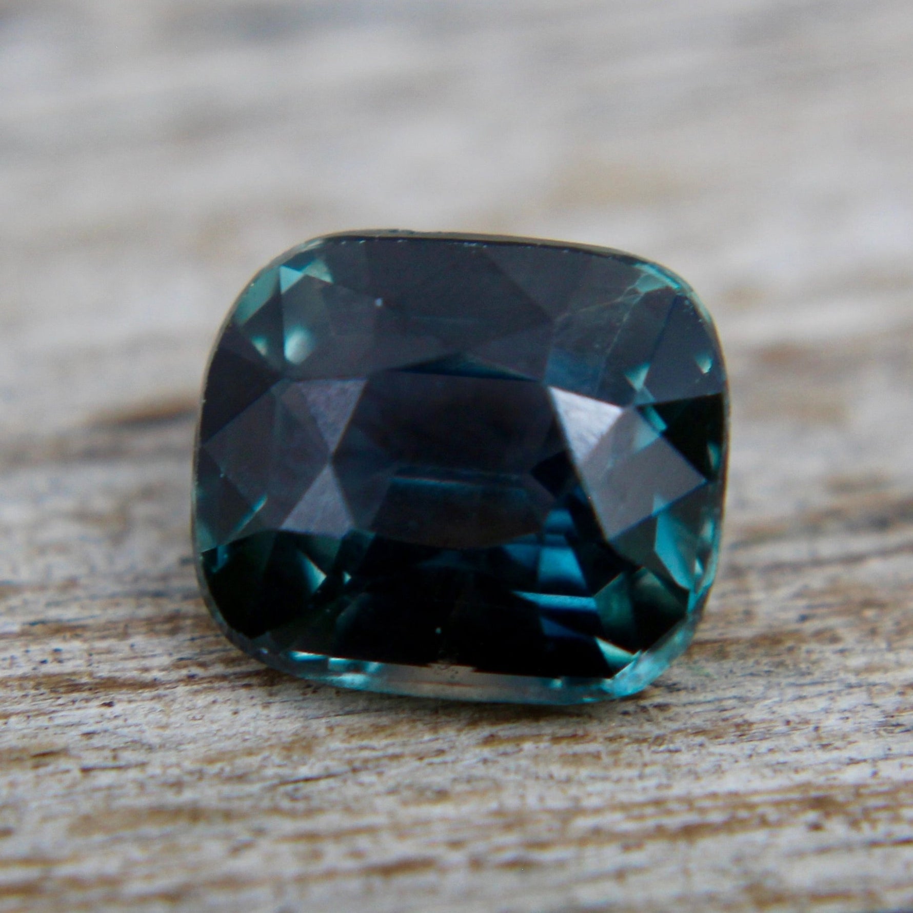 Natural Green Sapphire - Sapphirepal