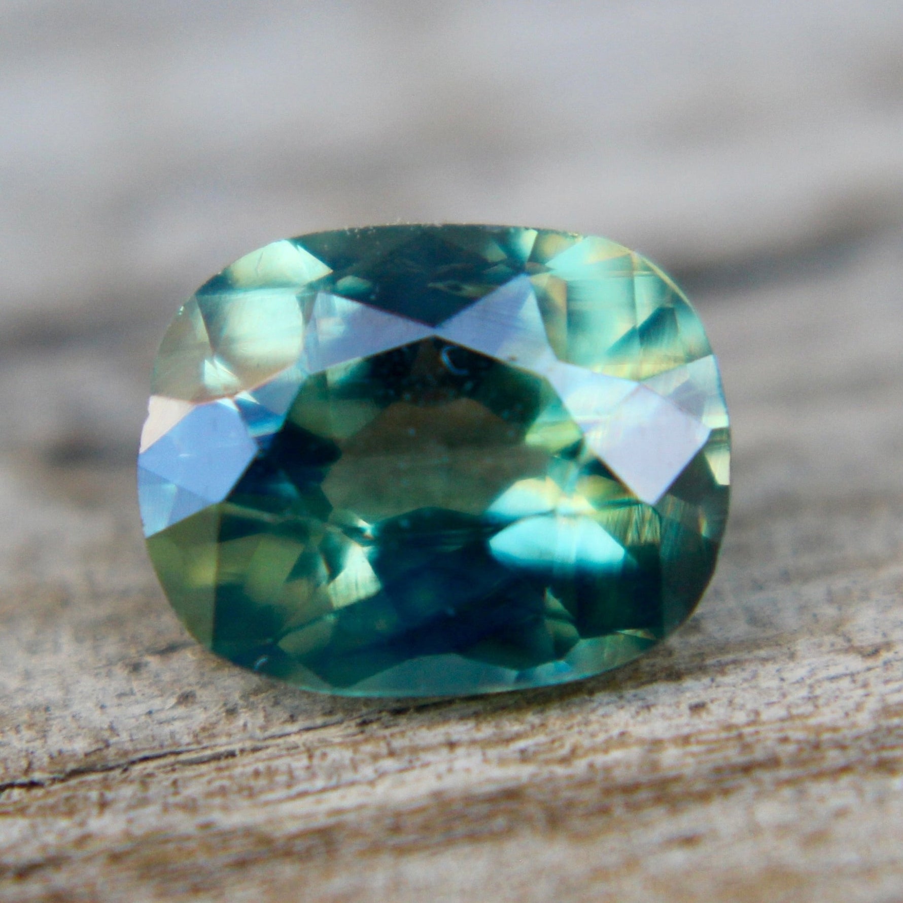 Natural Green Sapphire - Sapphirepal