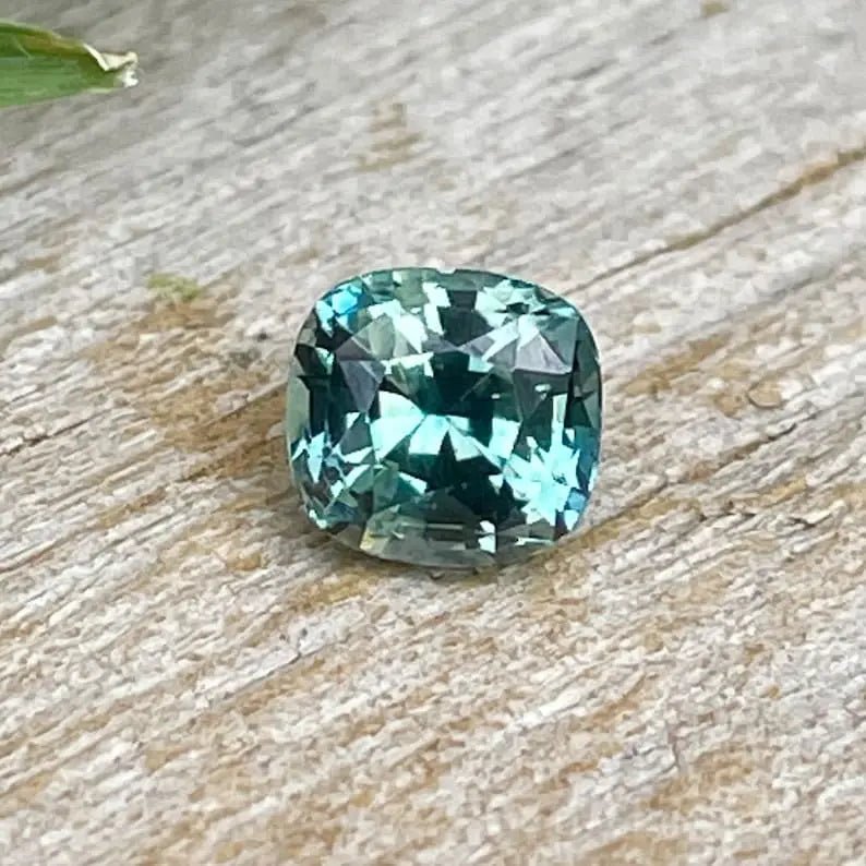 Natural Green Sapphire - Sapphirepal