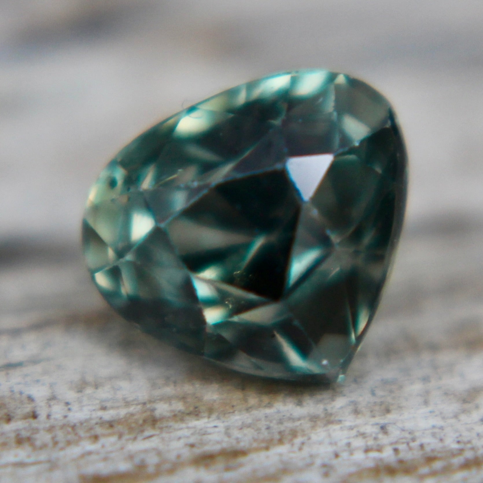Natural Green Sapphire - Sapphirepal