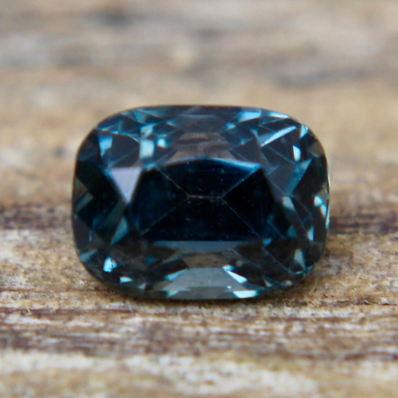 Natural Green Sapphire - Sapphirepal