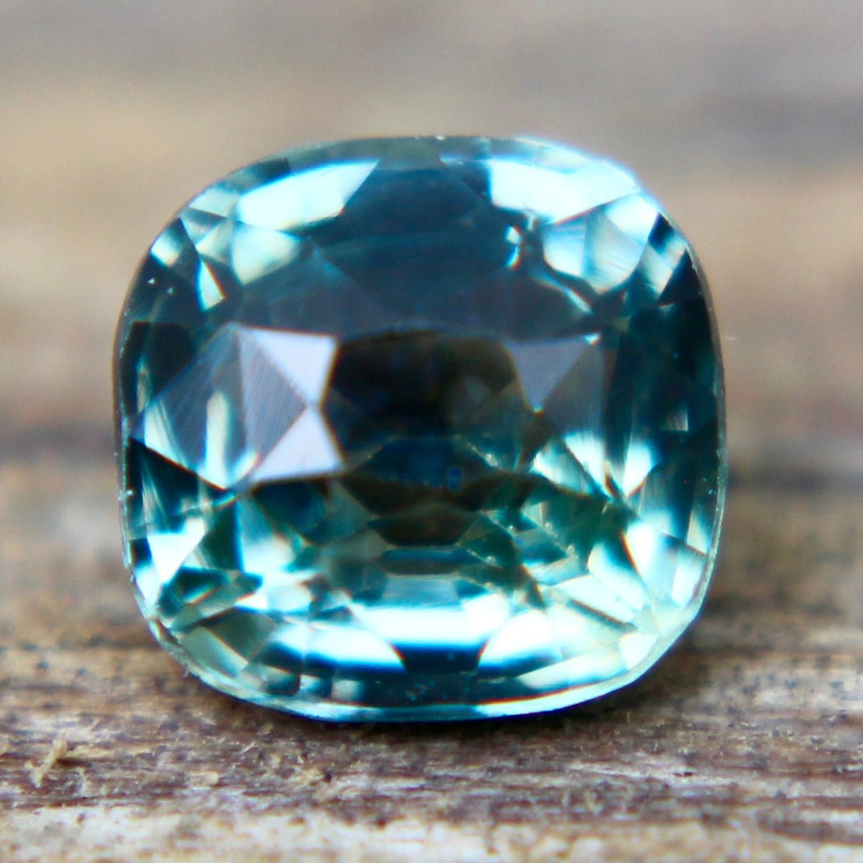 Natural Green Sapphire - Sapphirepal