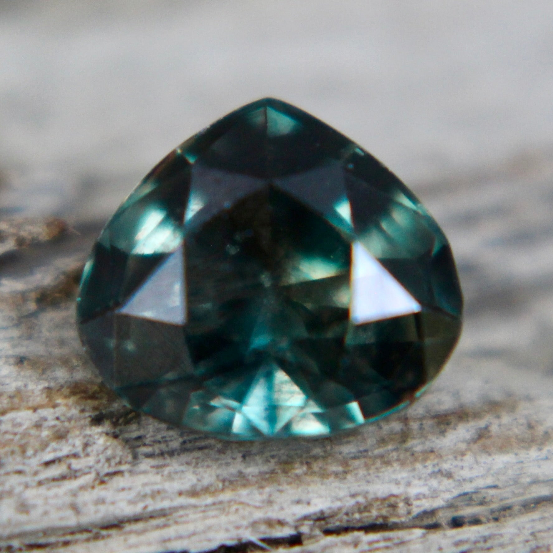 Natural Green Sapphire - Sapphirepal