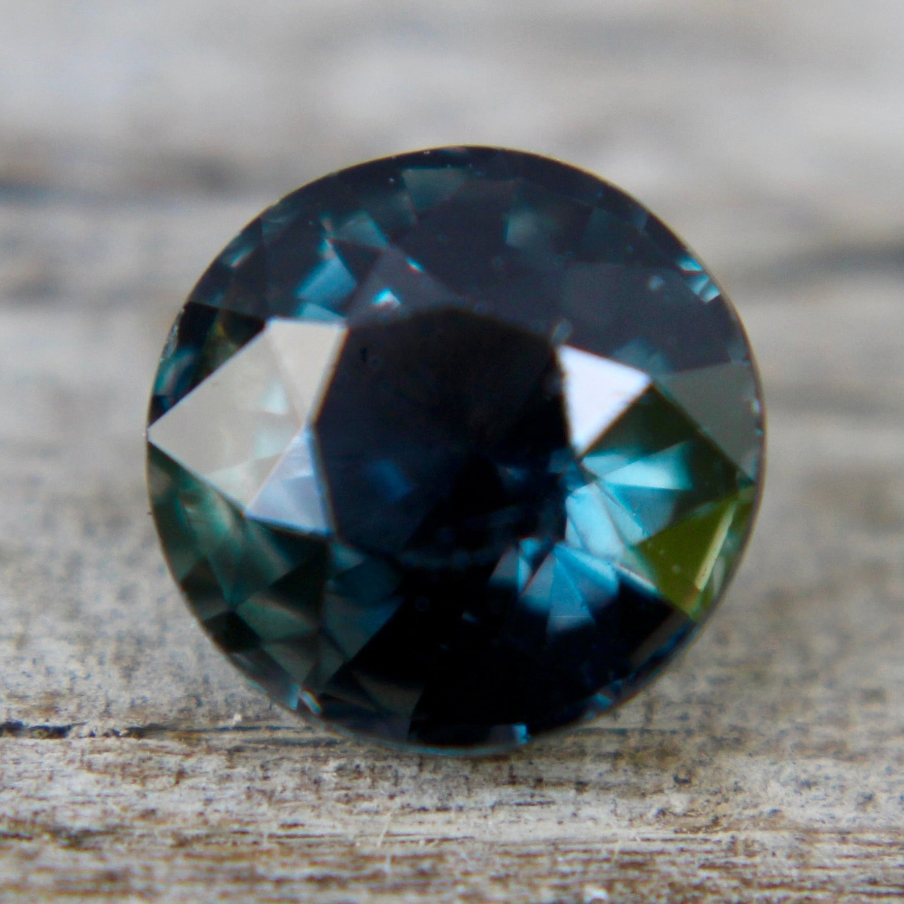 Natural Green Sapphire - Sapphirepal