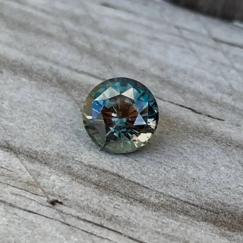 Natural Green Sapphire - Sapphirepal