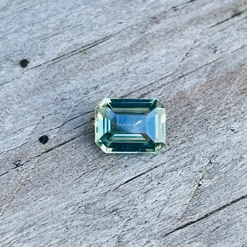 Natural Green Sapphire - Sapphirepal