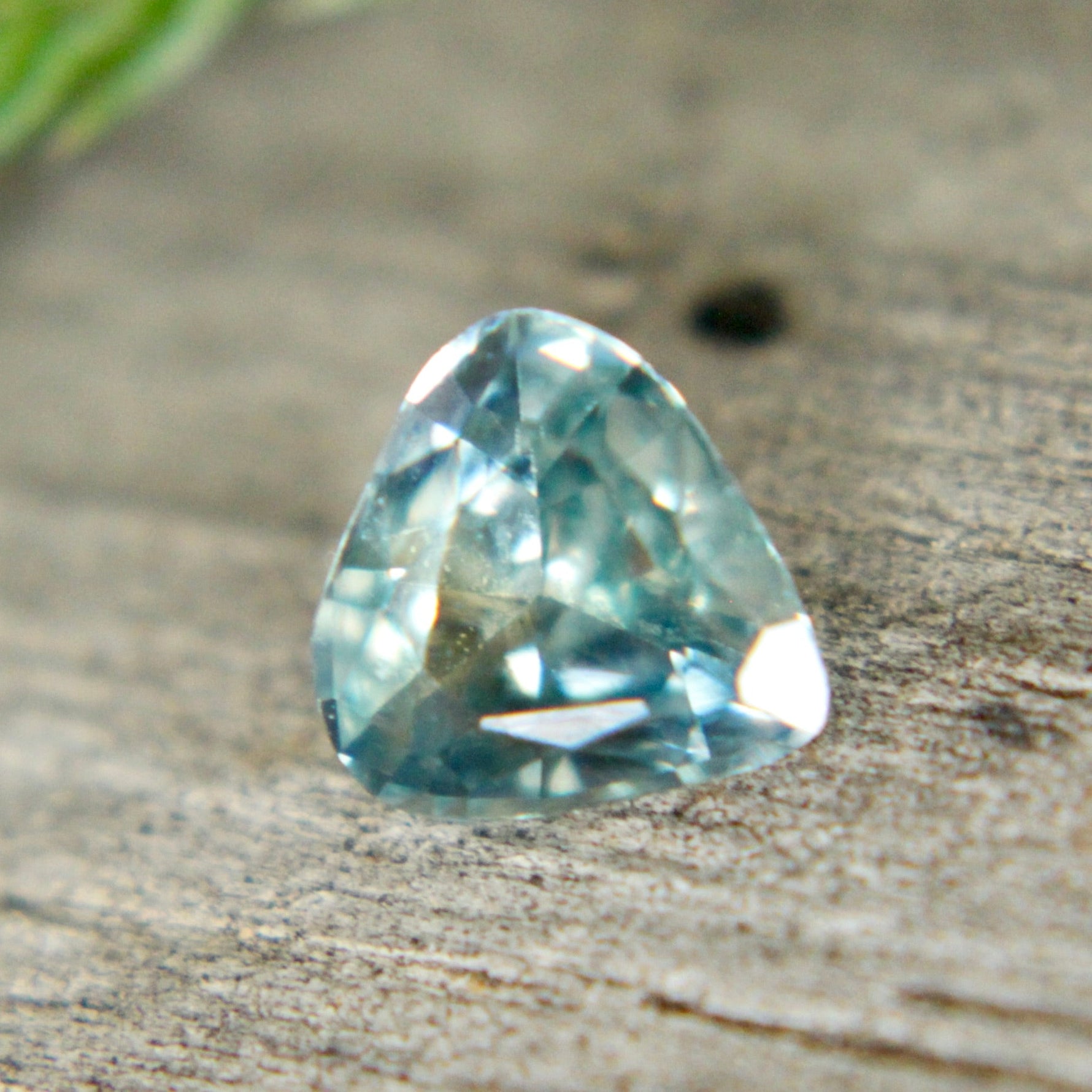 Natural Green Sapphire - Sapphirepal