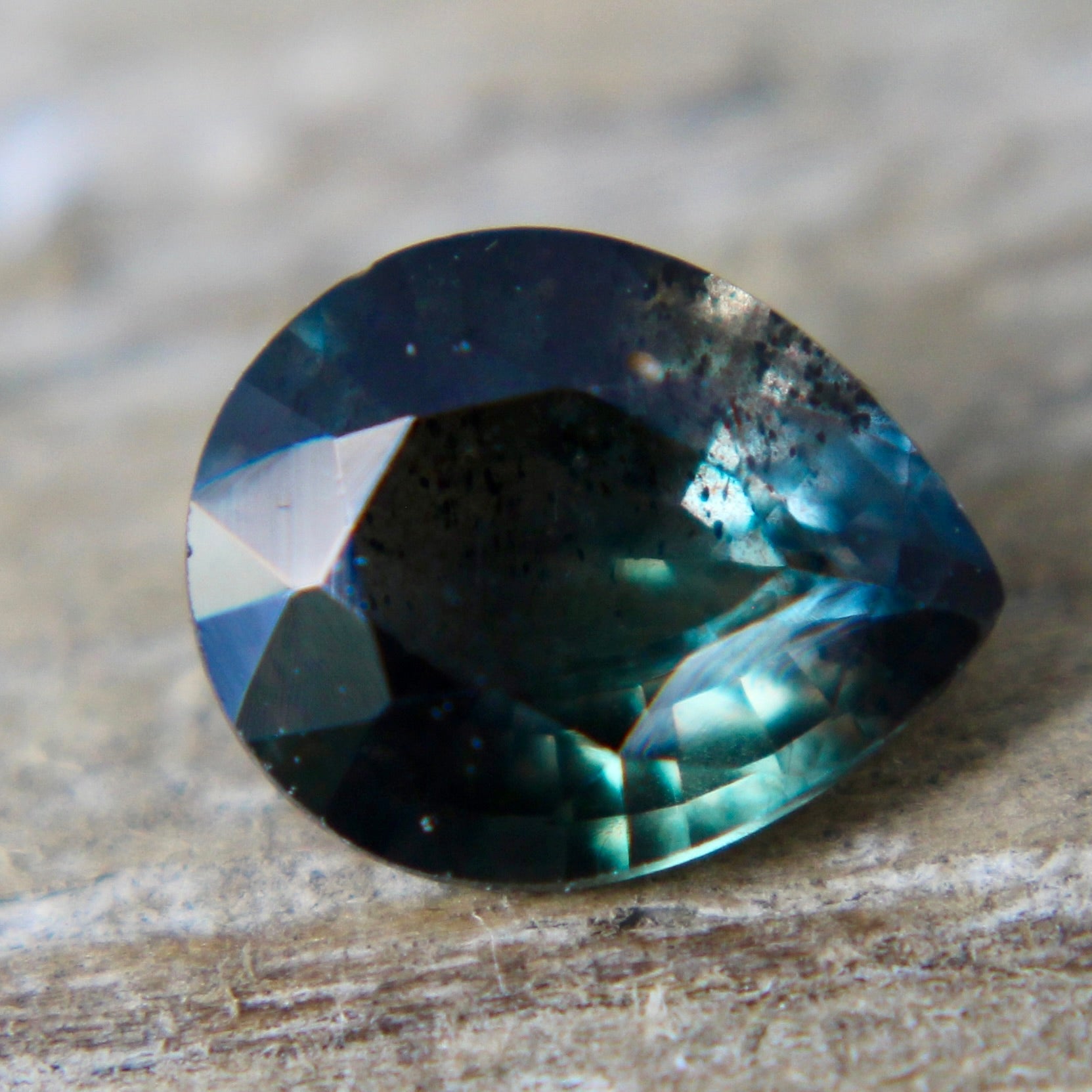 Natural Green Sapphire - Sapphirepal