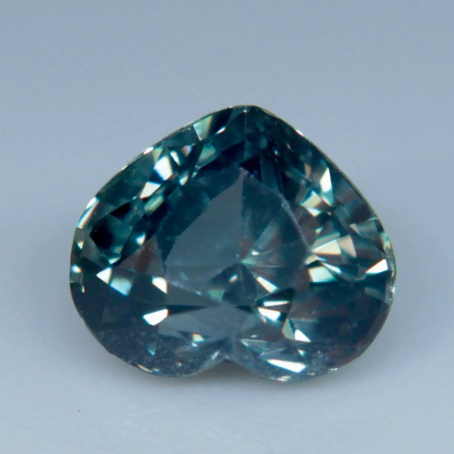 Natural Green Sapphire - Sapphirepal