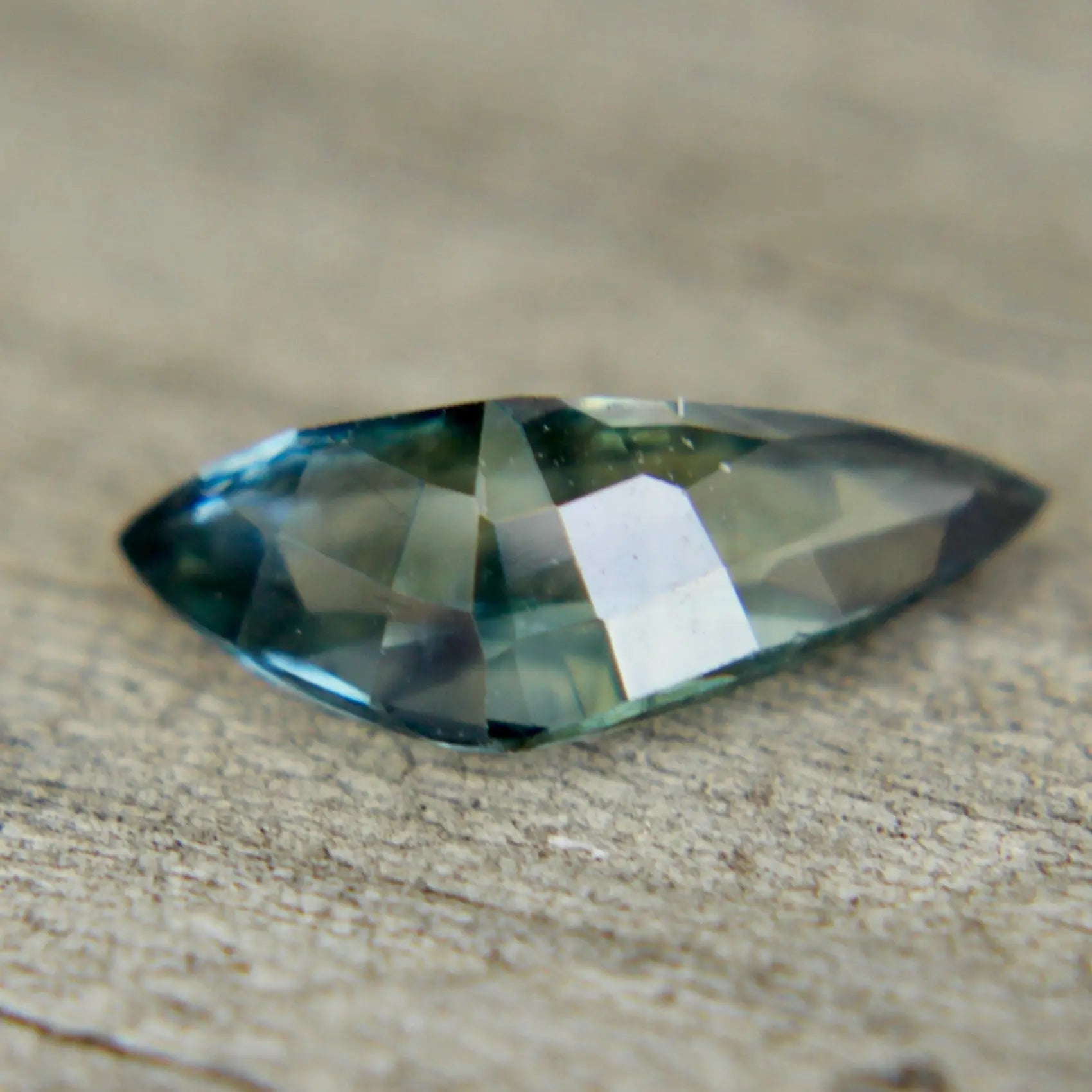 Natural Green Sapphire - Sapphirepal