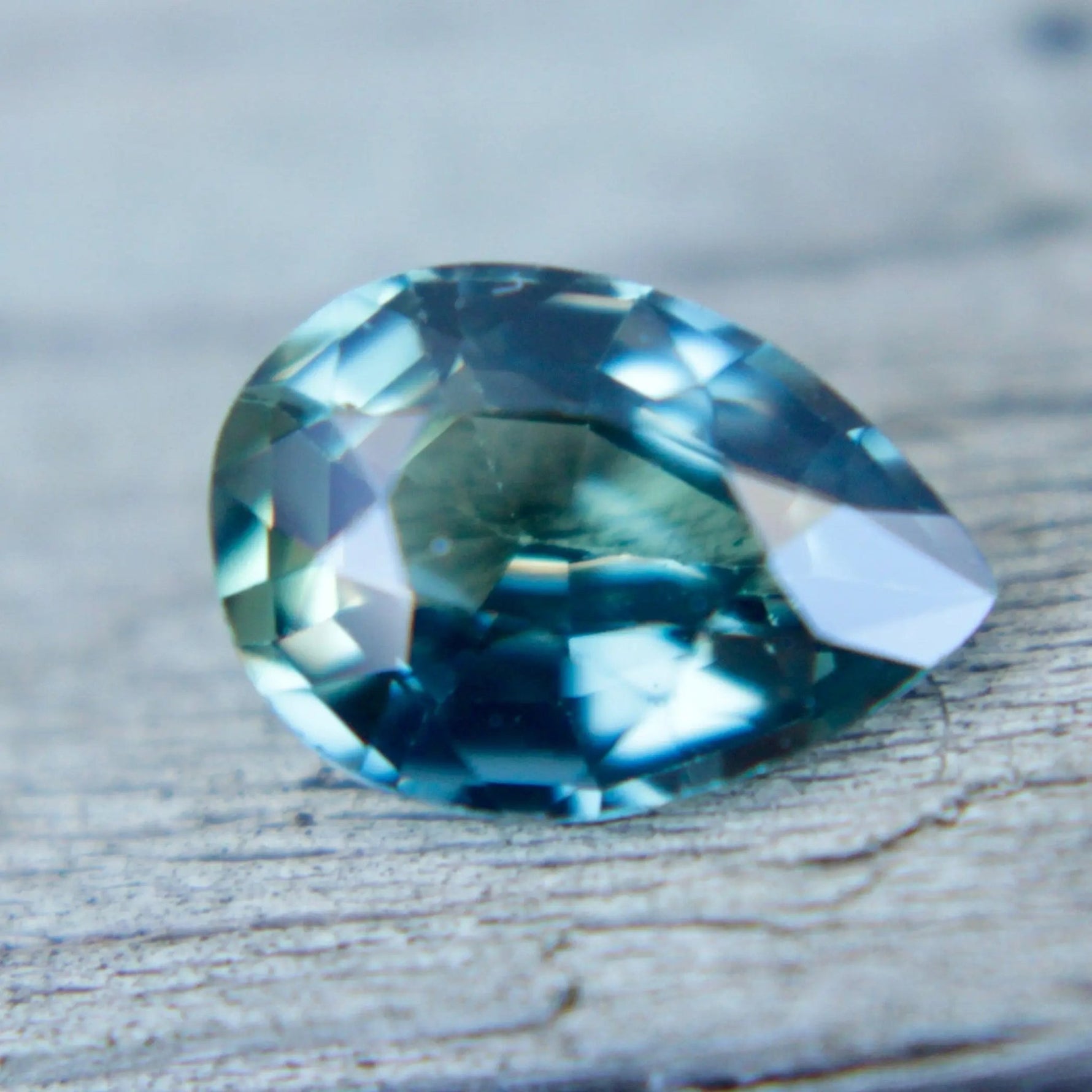 Natural Green Sapphire - Sapphirepal