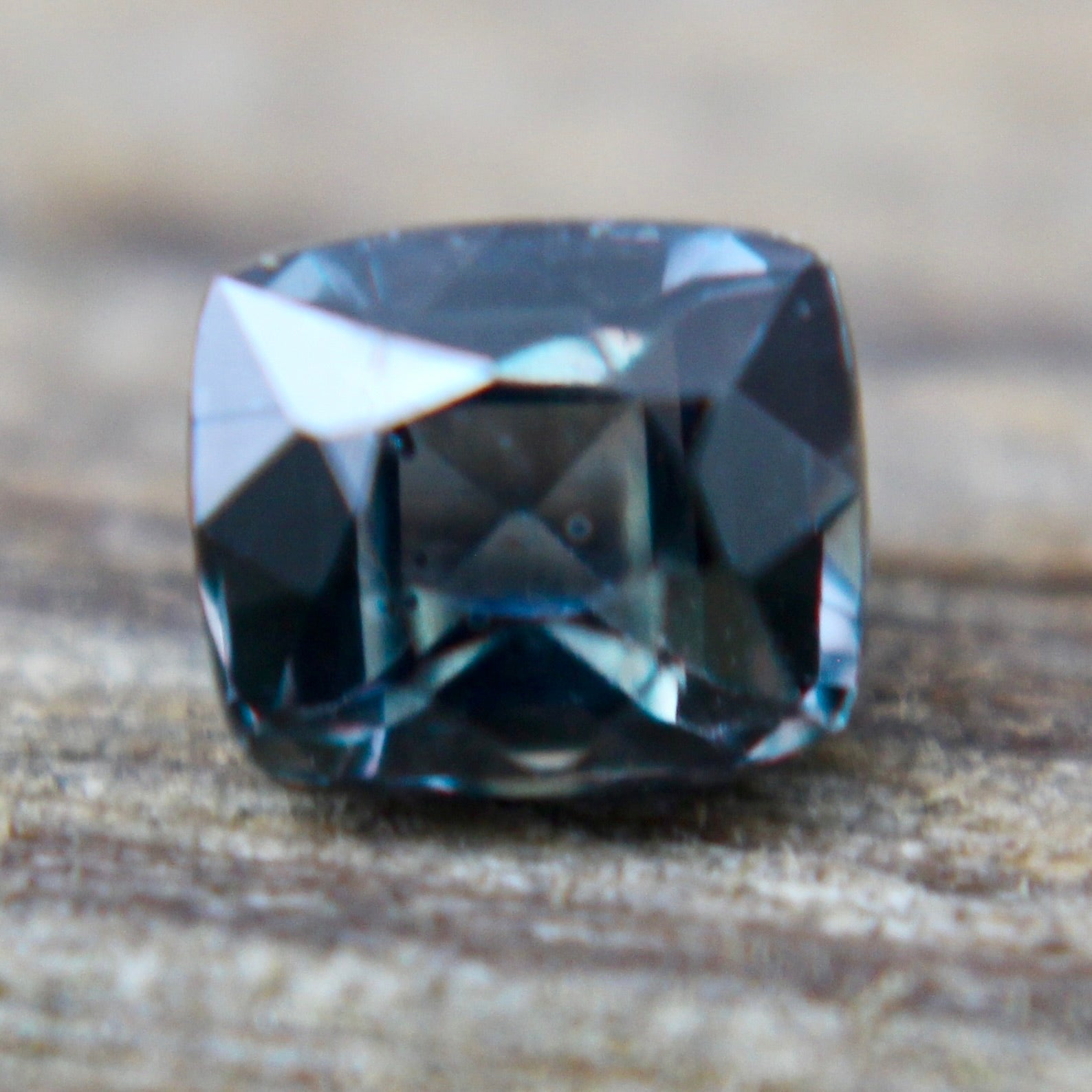Natural Green Sapphire - Sapphirepal