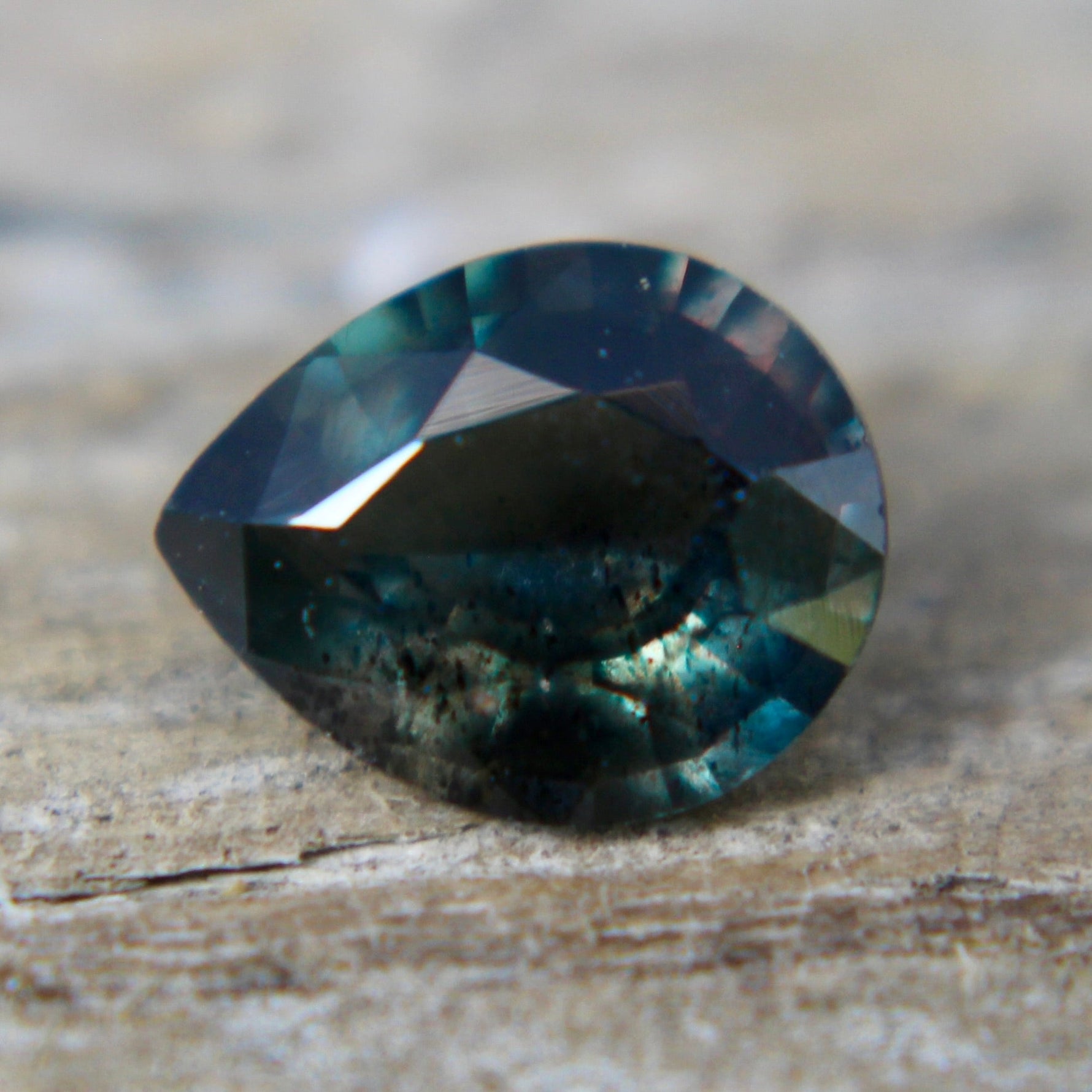 Natural Green Sapphire - Sapphirepal